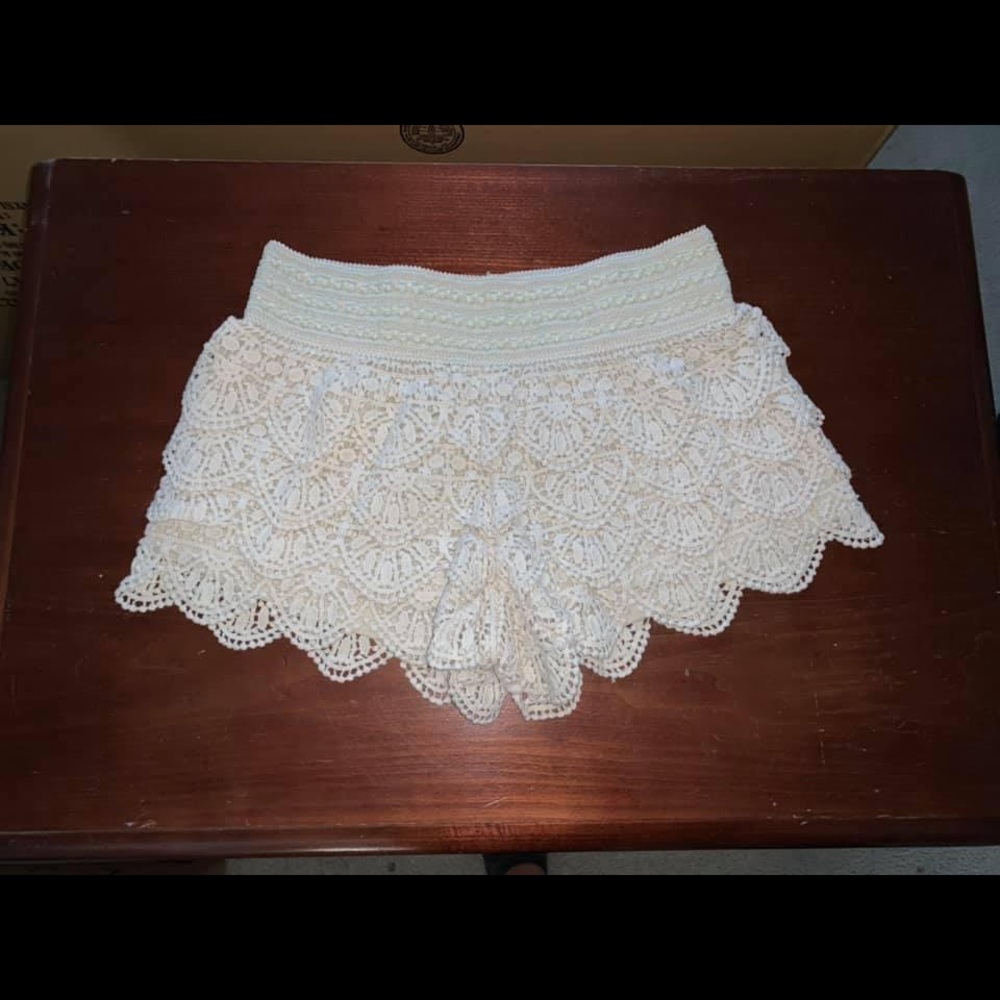 Woman's Lace Shorts